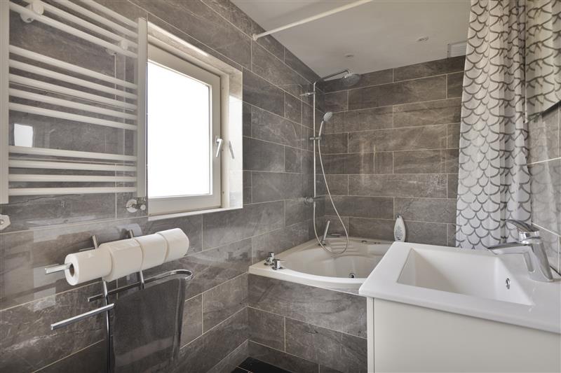 Tussenwoning te koop: Meidoornplein 13, Purmerend