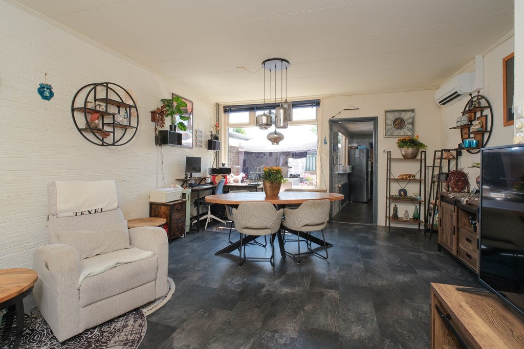 Tussenwoning te koop: Rietstraat 300, Almelo