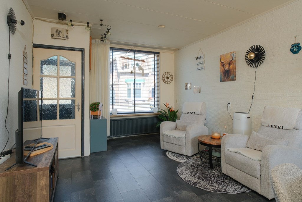 Tussenwoning te koop: Rietstraat 300, Almelo