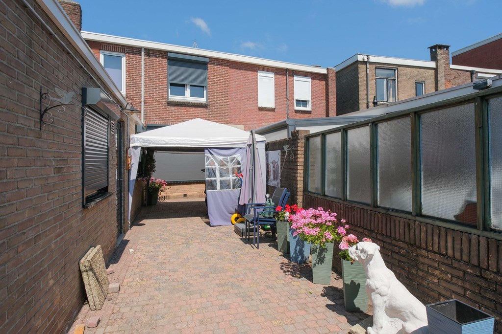Tussenwoning te koop: Rietstraat 300, Almelo