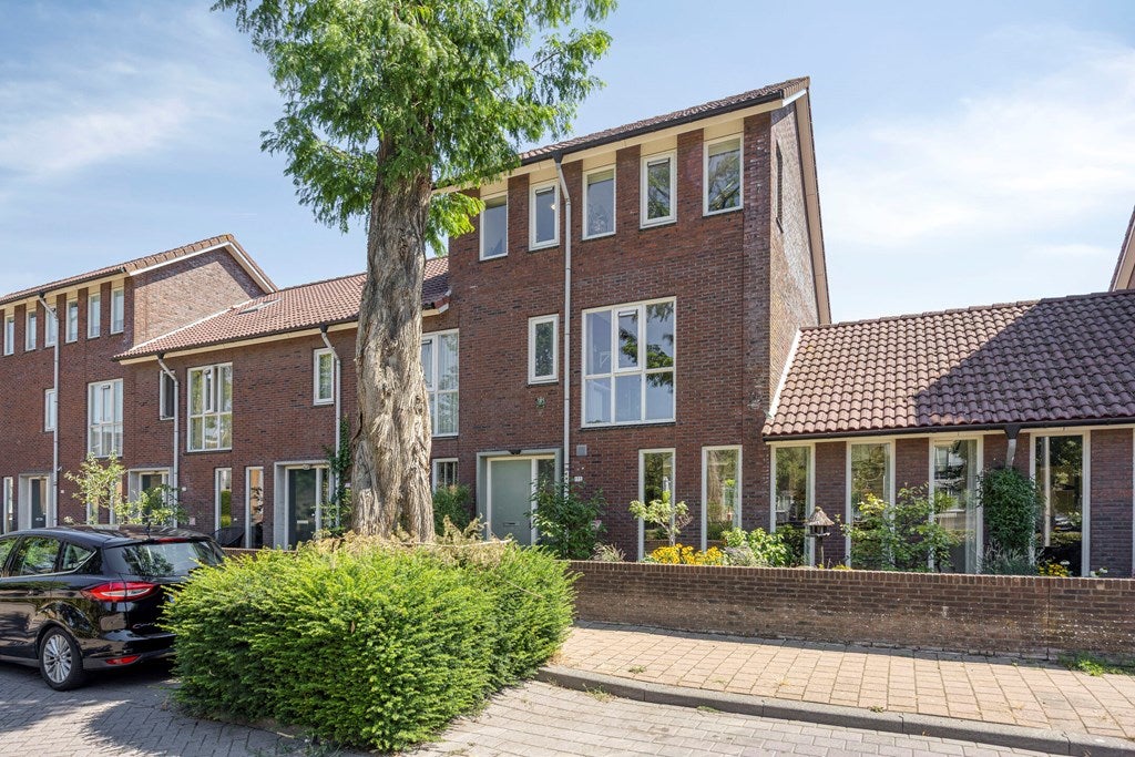 Huis Amandelgaarde 133 in Hendrik-Ido-Ambacht