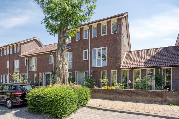 Amandelgaarde 133 in Hendrik-Ido-Ambacht