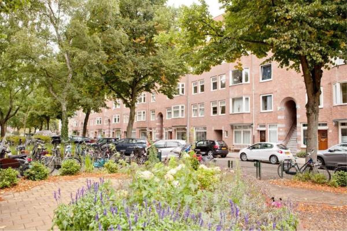 Appartement aan de Van Tuyll van Serooskerkenweg in Amsterdam (1076 JN)