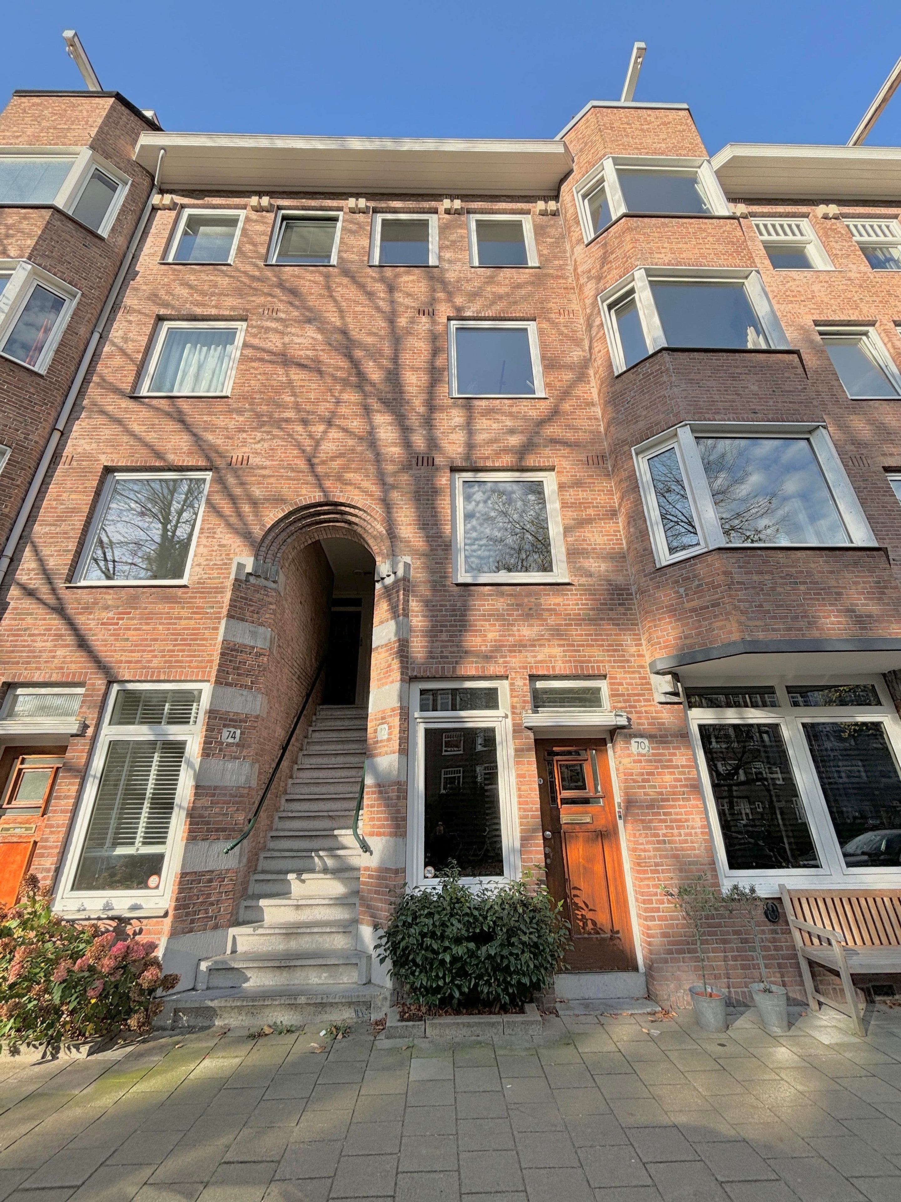 Appartement Van Tuyll van Serooskerkenweg in Amsterdam