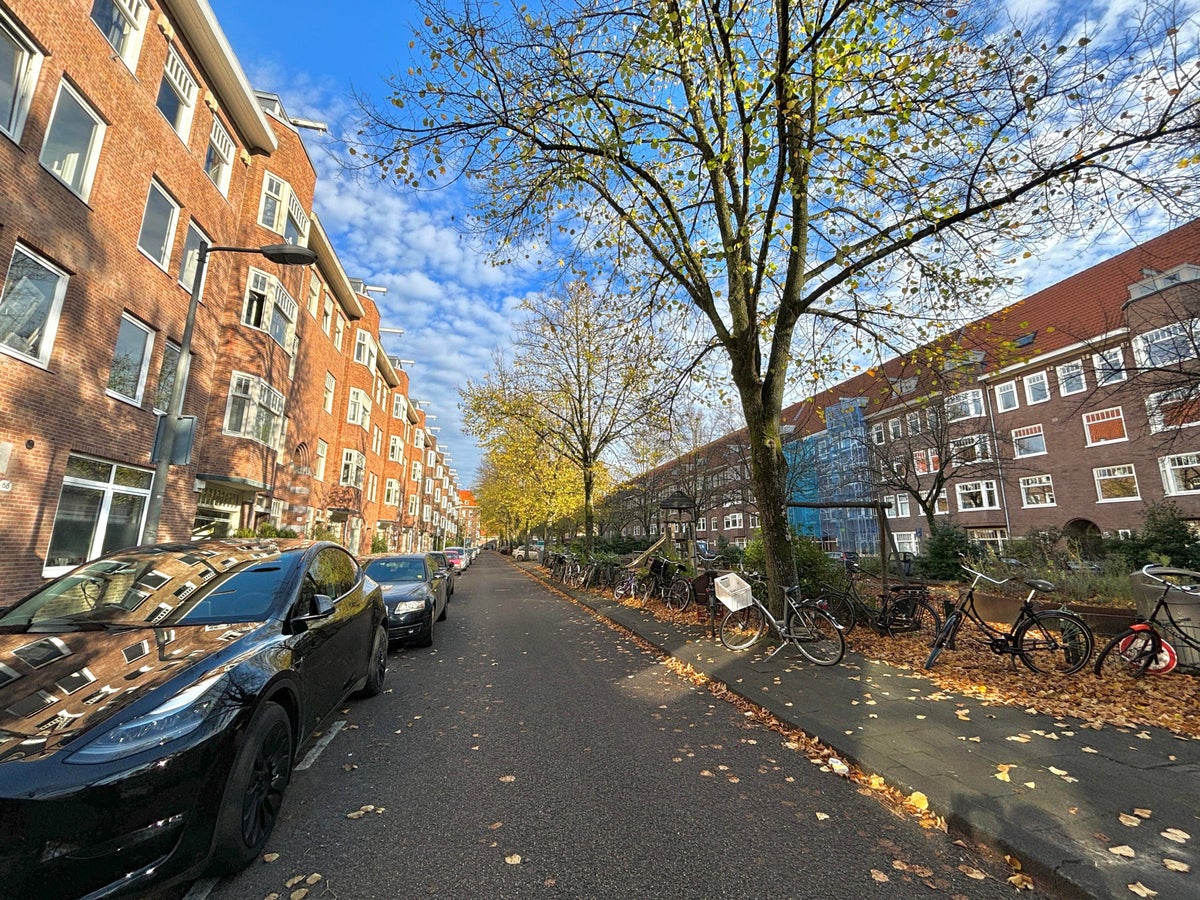 Appartement aan de Van Tuyll van Serooskerkenweg in Amsterdam (1076 JN)