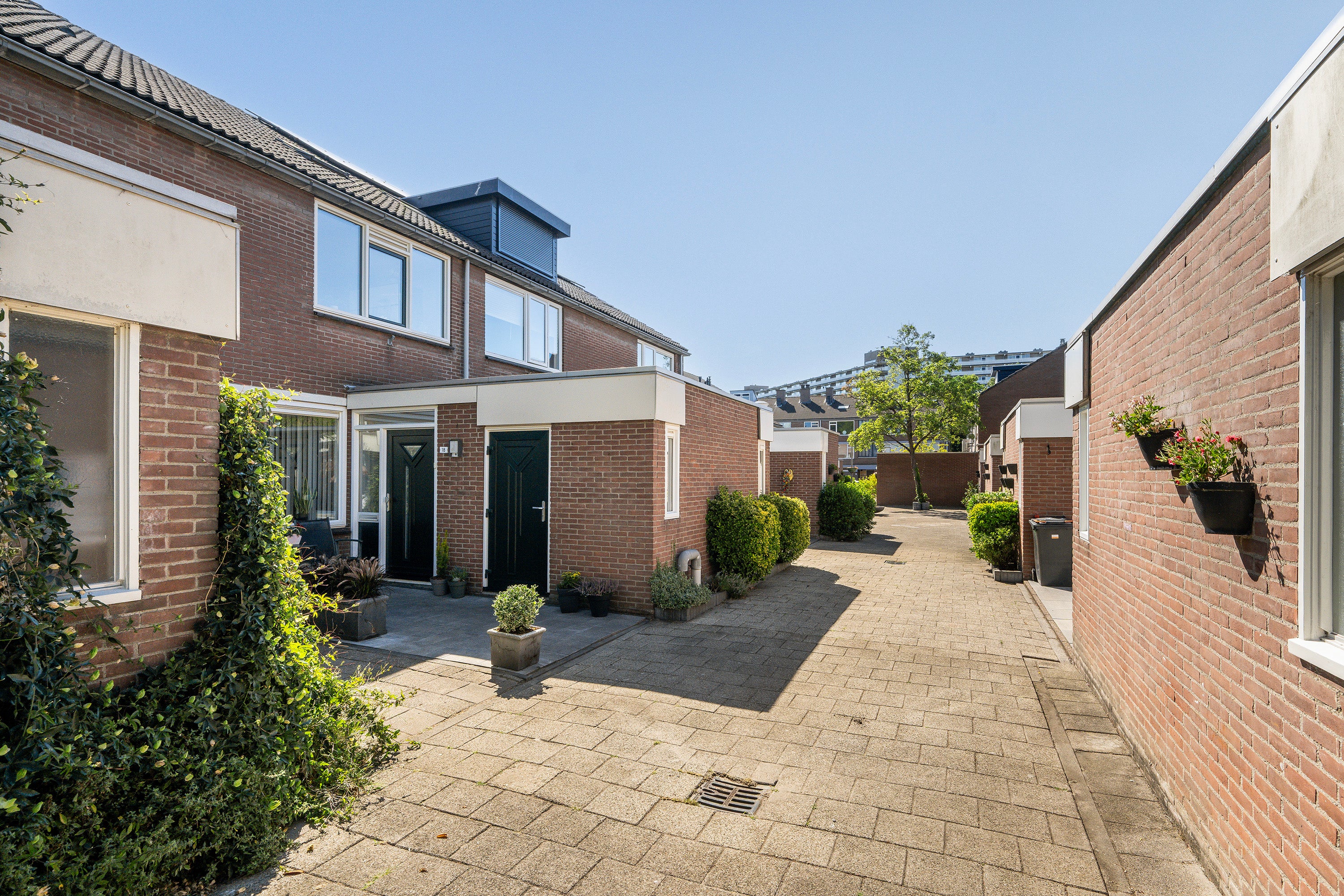 Tussenwoning te koop: Frenkelpad 18, Schiedam