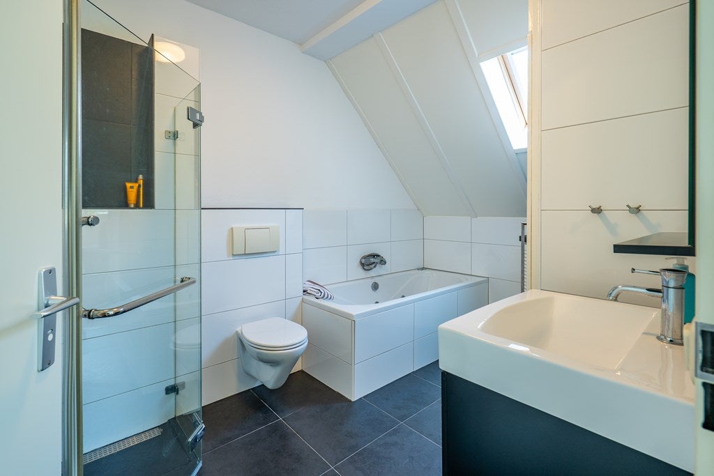 Tussenwoning te koop: Vuurdoornstraat 24, Lisserbroek
