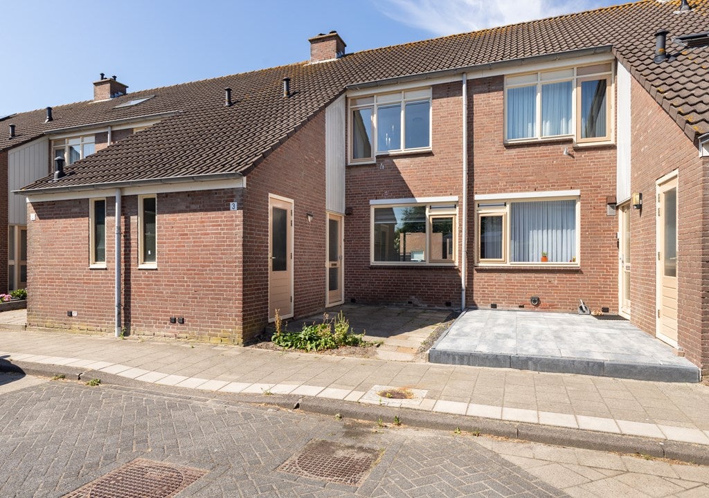 Huis Pieter van Hemerenplantsoen 3 in Hoogmade