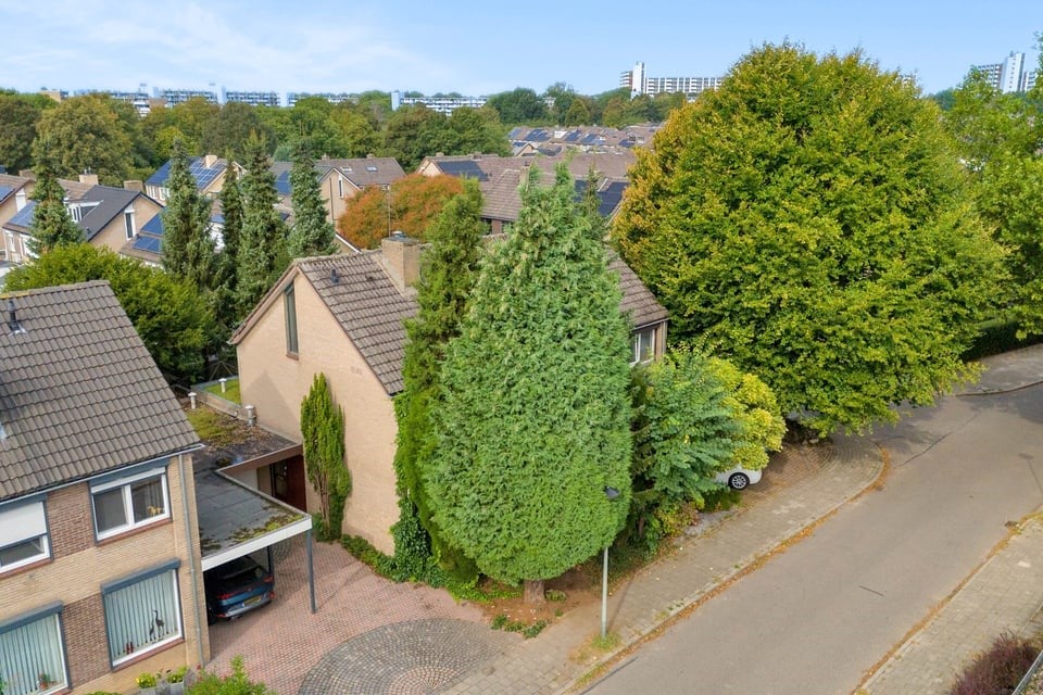 Tussenwoning te koop: Neptunushof 44, Maastricht