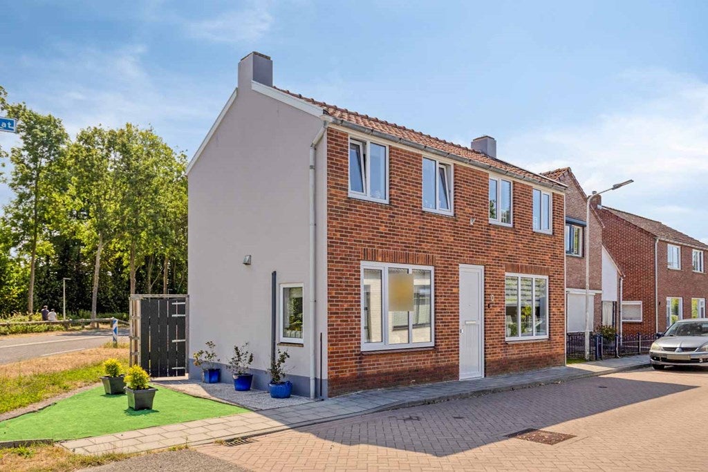 Huis Plevierstraat 10 in Hengstdijk