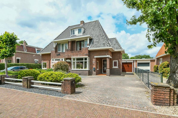 Hoofdweg 1209 in Nieuw-Vennep