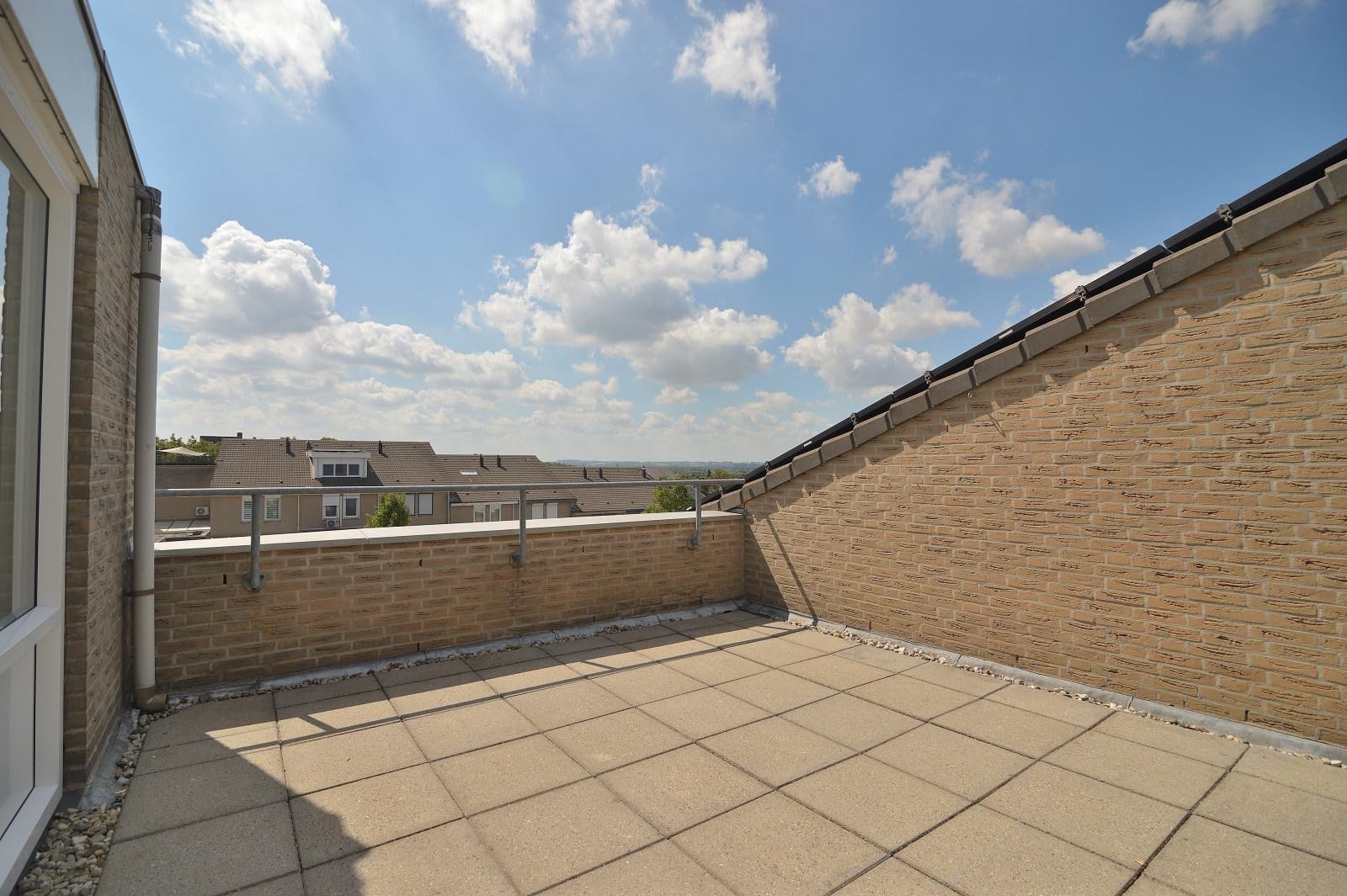 Tussenwoning te koop: Kastanjelaan 3, Hoensbroek