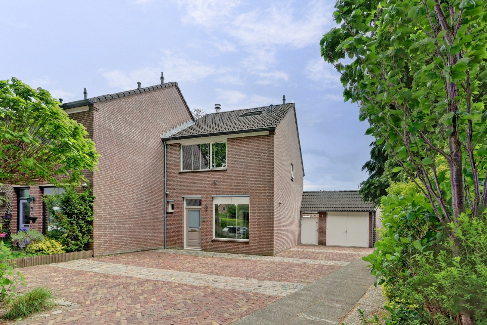 Huis Van Leeuwenhoeklaan 33 in Vlijmen