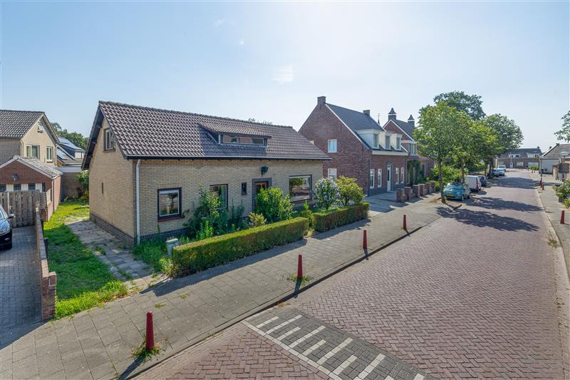 Huis Kloosterstraat 12 in Made