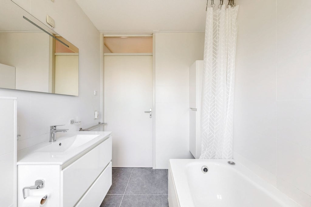 Tussenwoning te huur: Amelsgroet 12, Zuid-Scharwoude