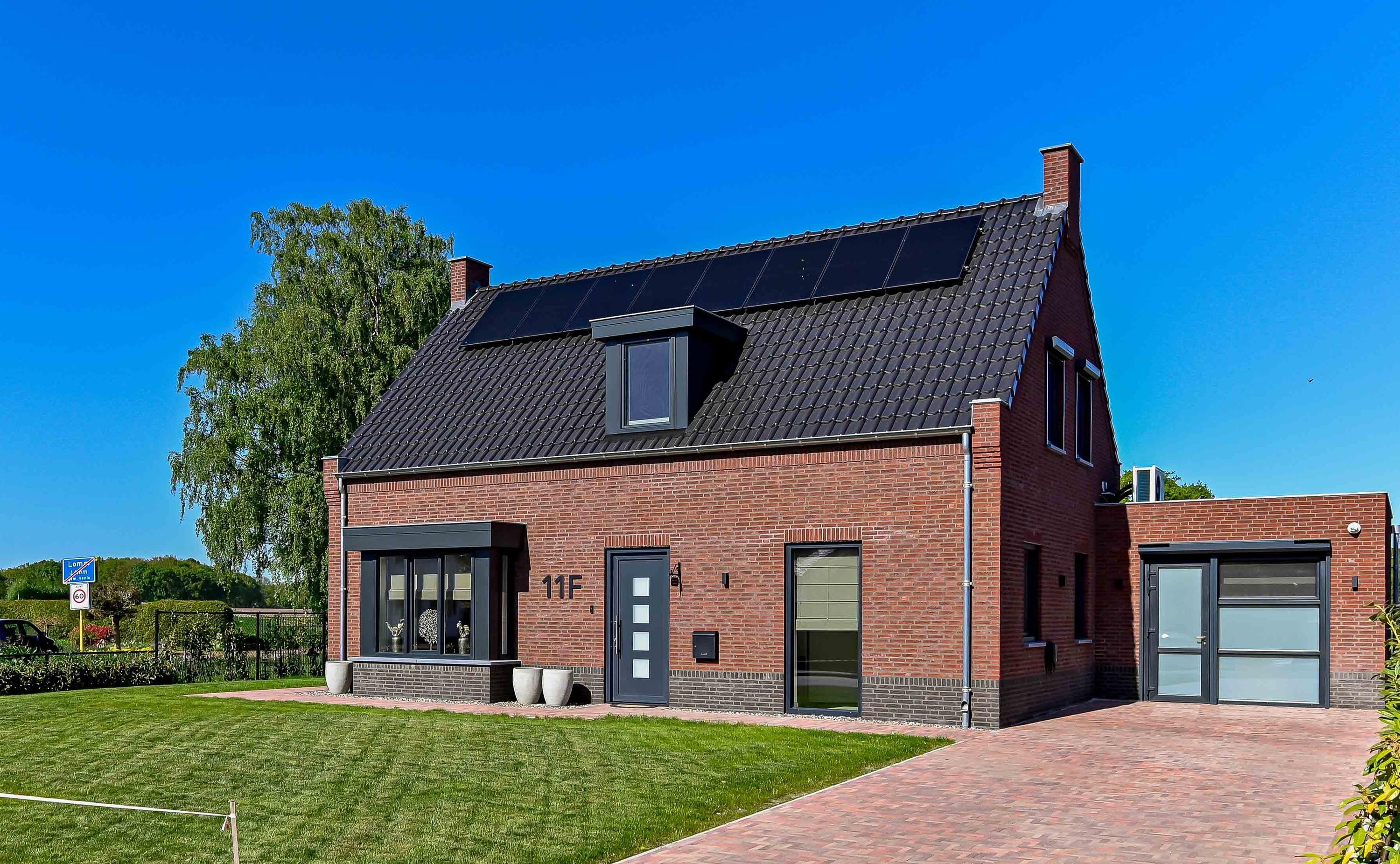 Huis Antoniusplein 11 F in Lomm