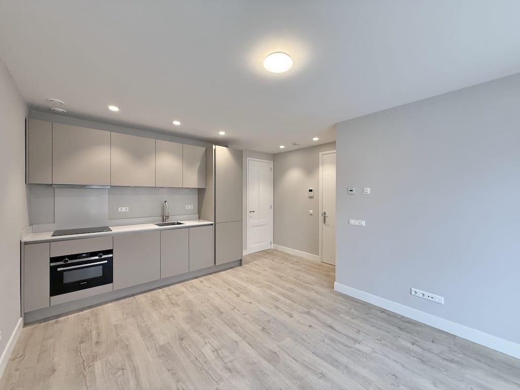 Te huur Appartement Van Tuyll van Serooskerkenweg in Amsterdam