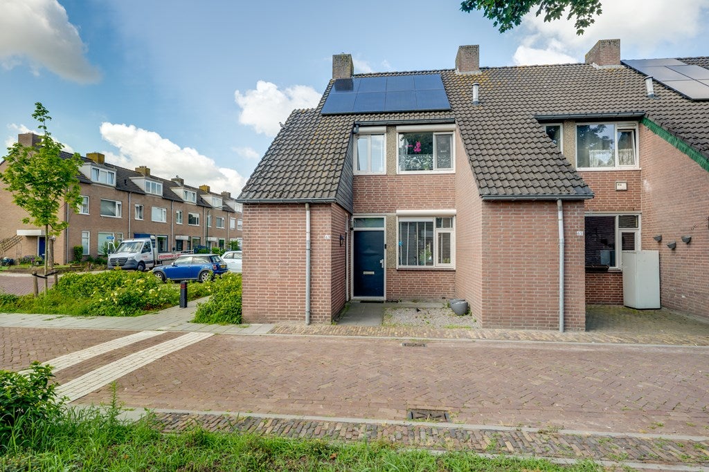 Huis Doornbos 63 in Rijen