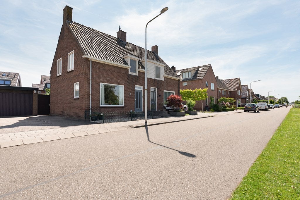 Huis Westeinde 59 in Roelofarendsveen
