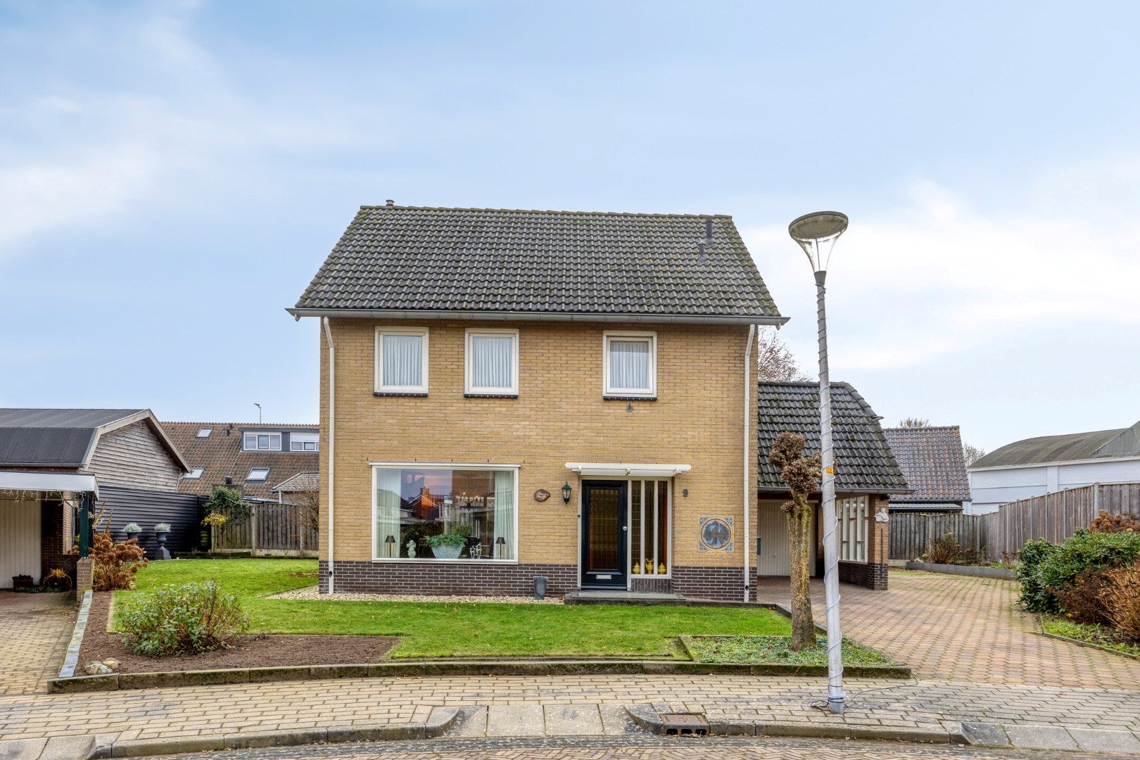 Huis Dokter J. Veldhuijzen van Zantenstraat 9 in Enter