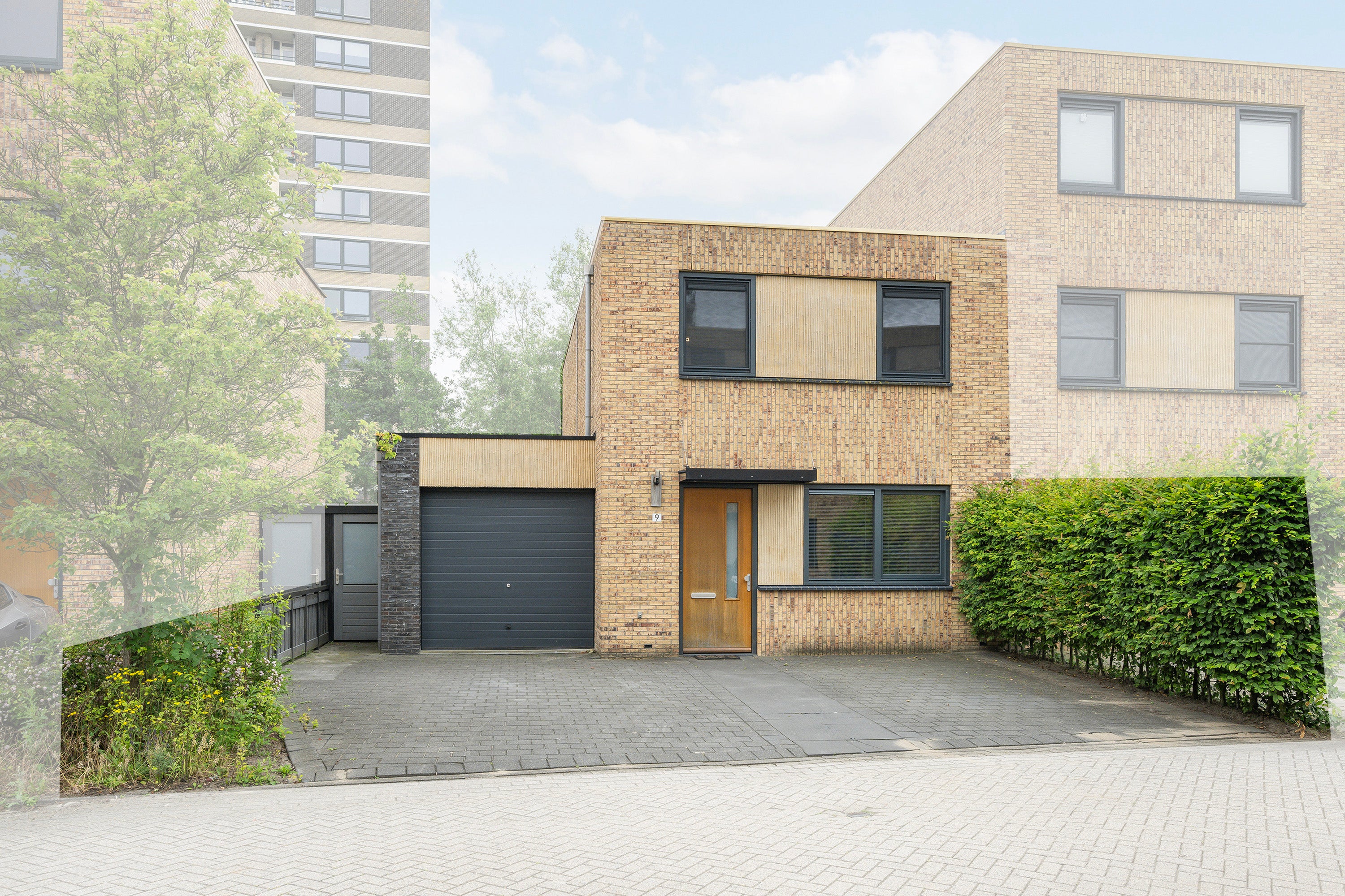 Twee-onder-één-kap te koop: Hugo de Vriesstraat 9, Vlaardingen