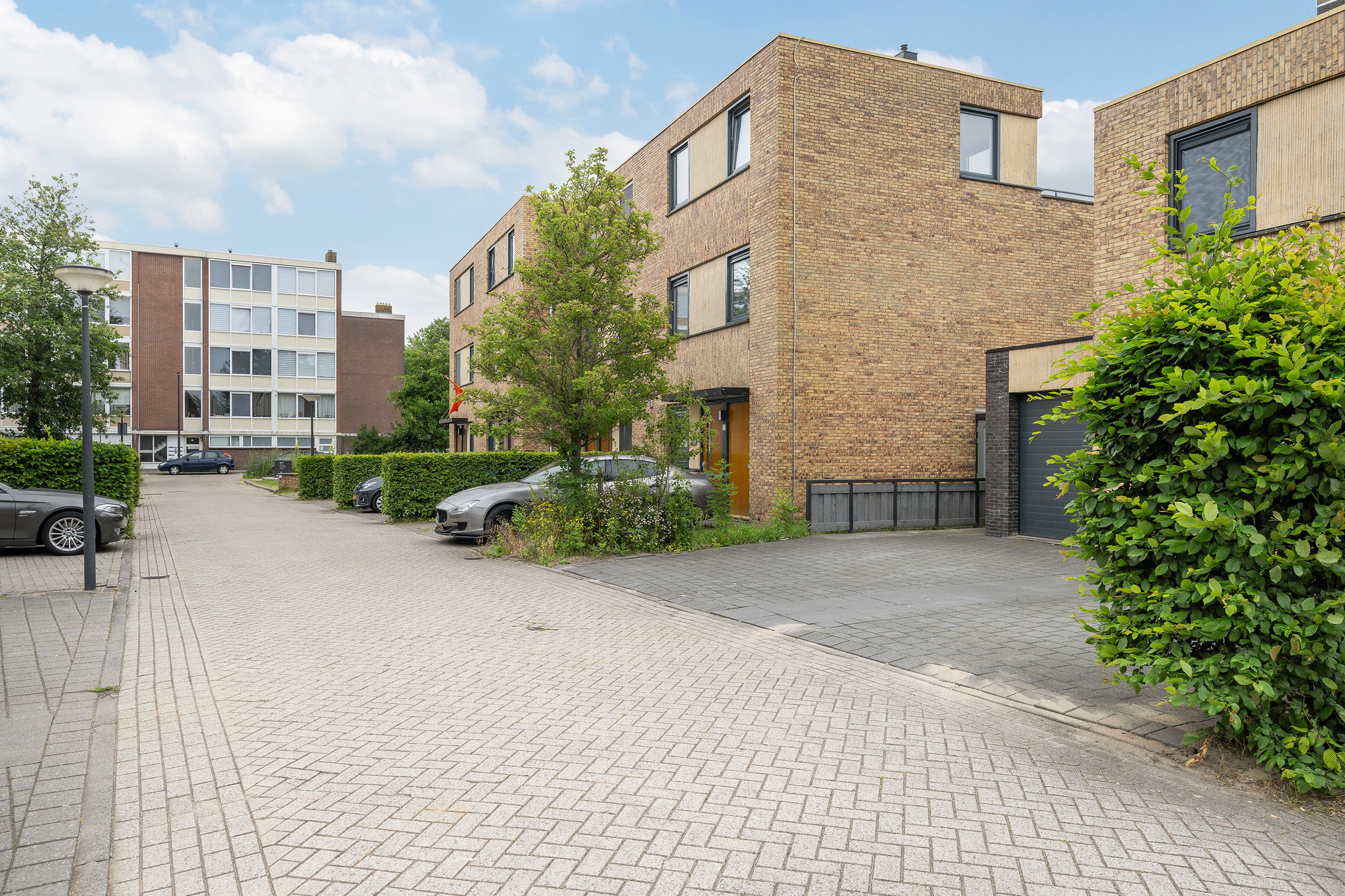 Twee-onder-één-kap te koop: Hugo de Vriesstraat 9, Vlaardingen