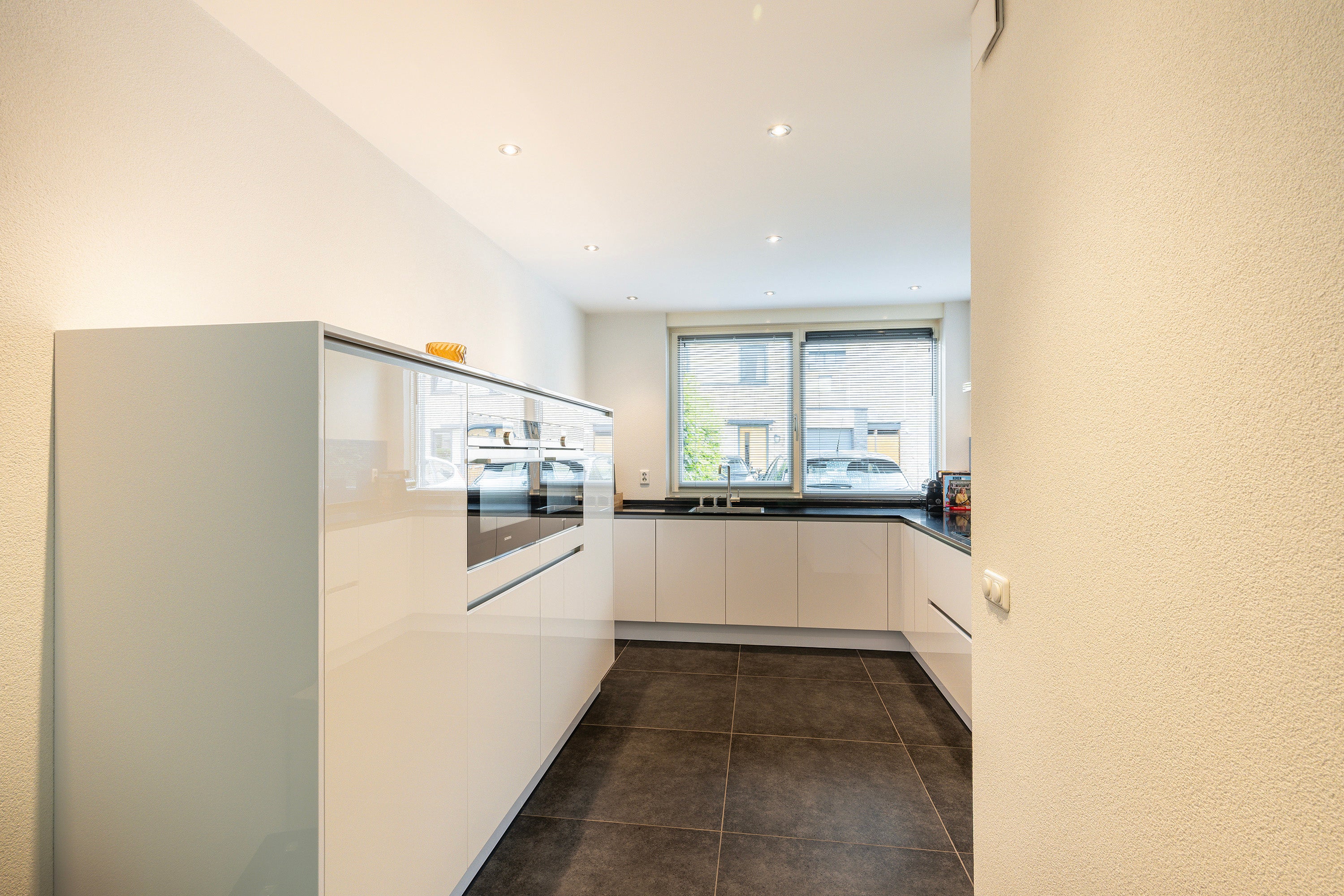 Twee-onder-één-kap te koop: Hugo de Vriesstraat 9, Vlaardingen