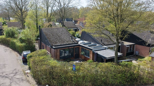 Huis Zuiddijk 61 a 84 in Oude-Tonge