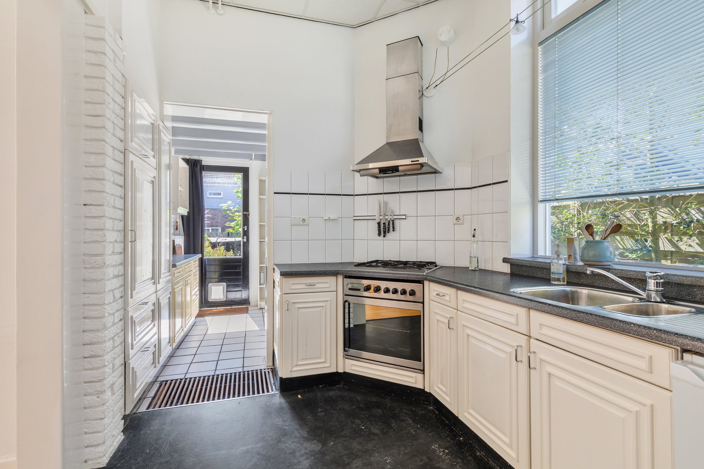 Hoekwoning te koop: Beneden Molendijk 49, Oud-Beijerland