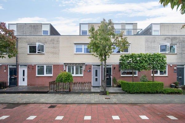Huis te koop Cypressenstraat 16 in Spijkenisse voor € 319.900