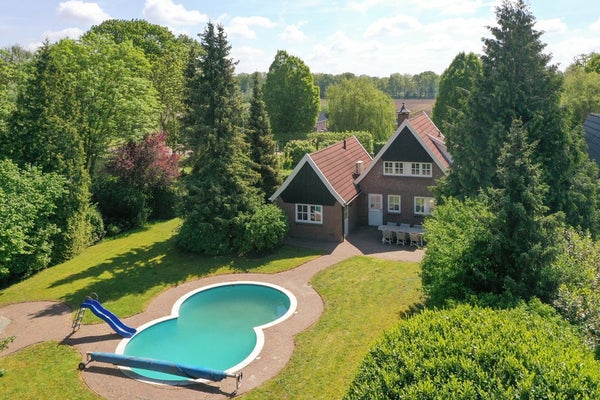 Huis Bruglaan 66 in Aadorp