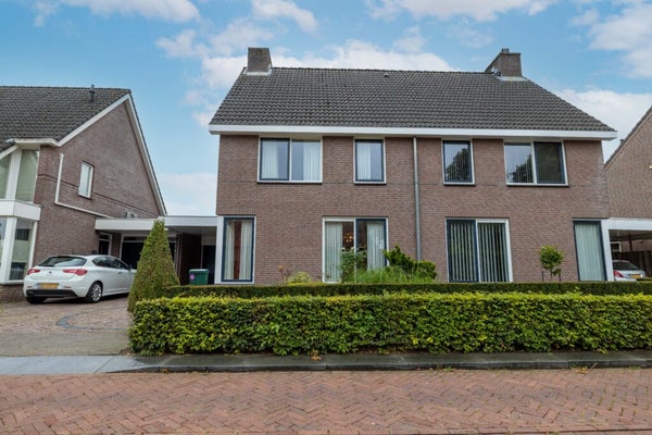 Huis Dorpsplein in Riethoven