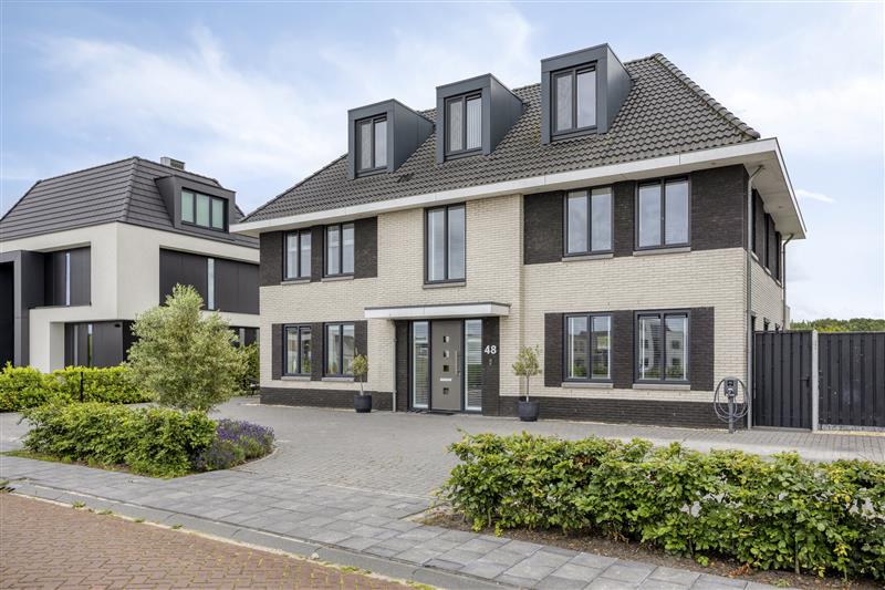 Huis Zilvermeeuwlaan 48 in Almere