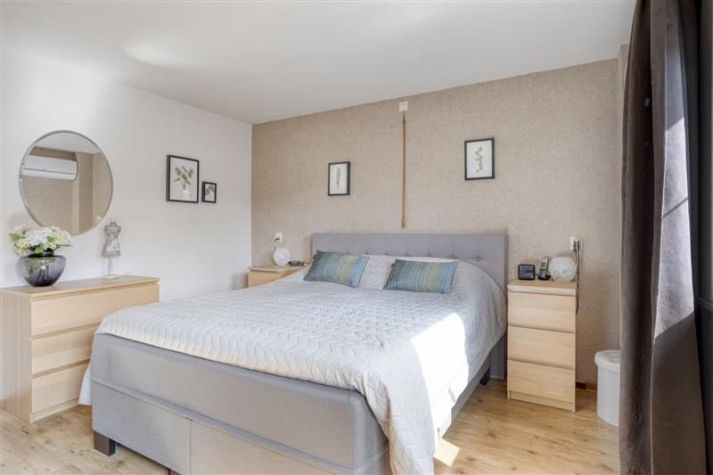 Tussenwoning te koop: Busweg 20, Eindhoven