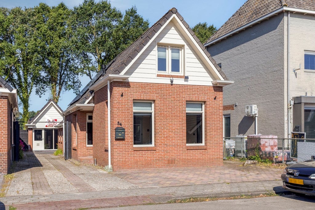 Huis Middenweg 54 in Muntendam