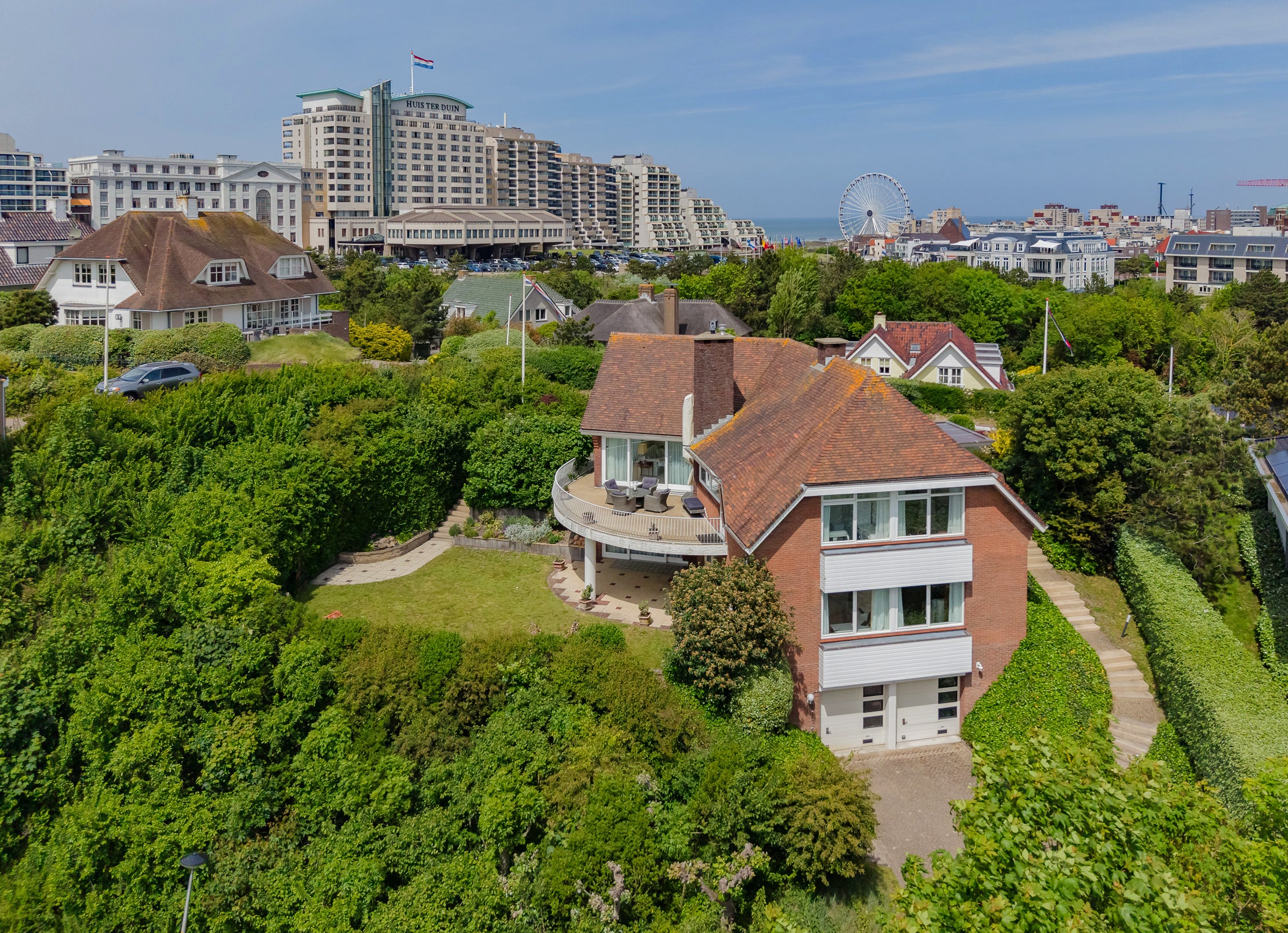 Huis Erasmusweg 11 in Noordwijk