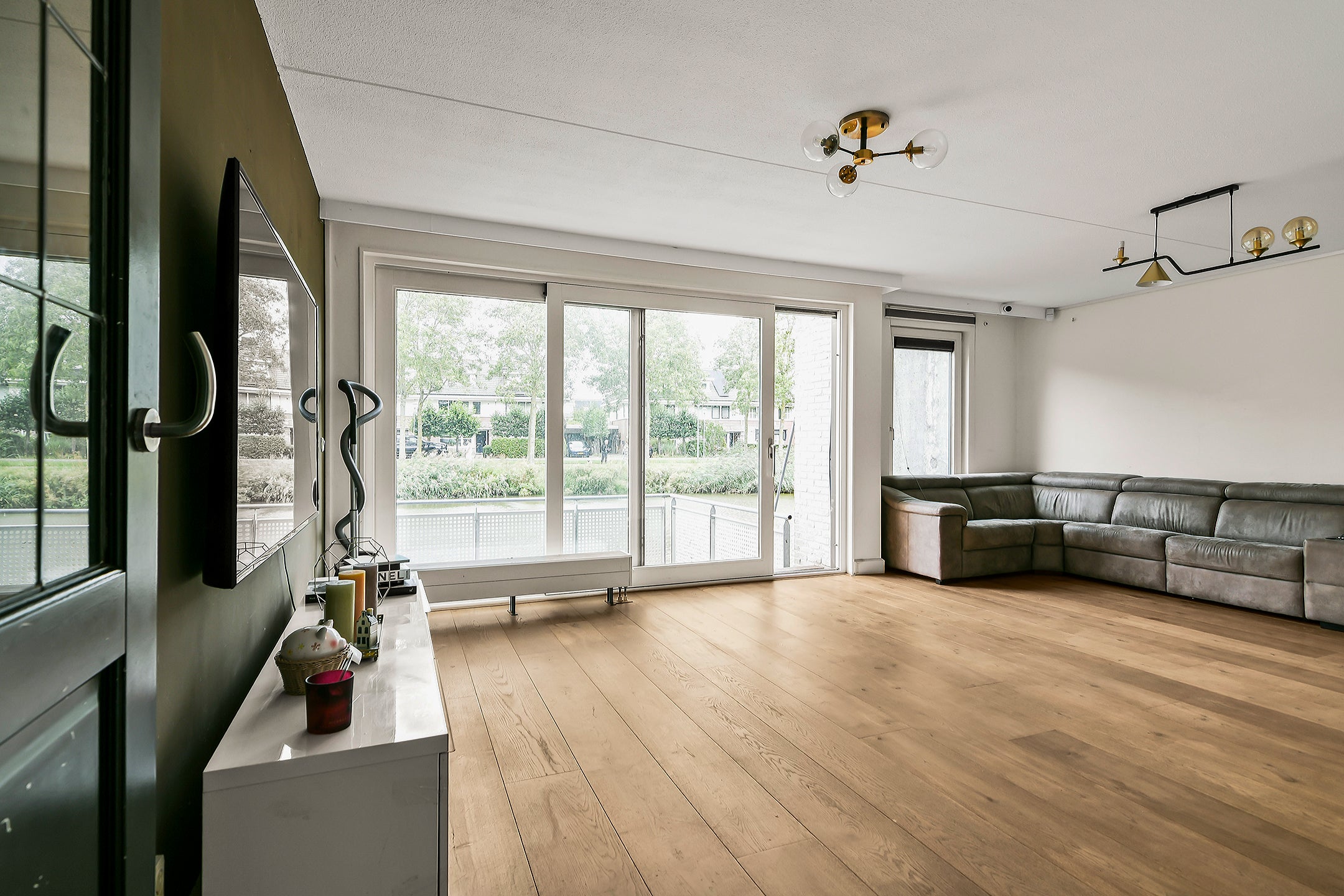 Tussenwoning te koop: Flierveld 43, Nieuw-Vennep