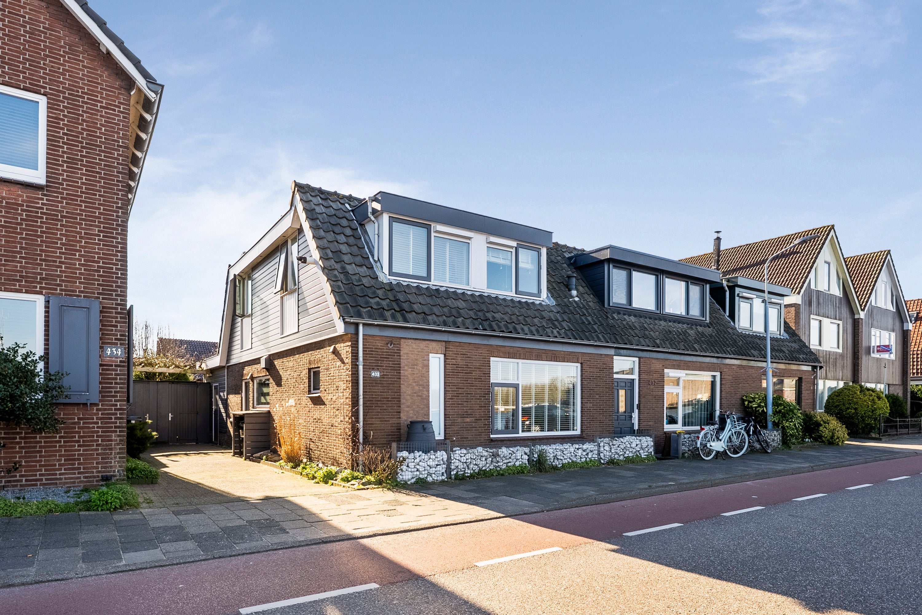 Huis Zwanenburgerdijk 433 in Zwanenburg