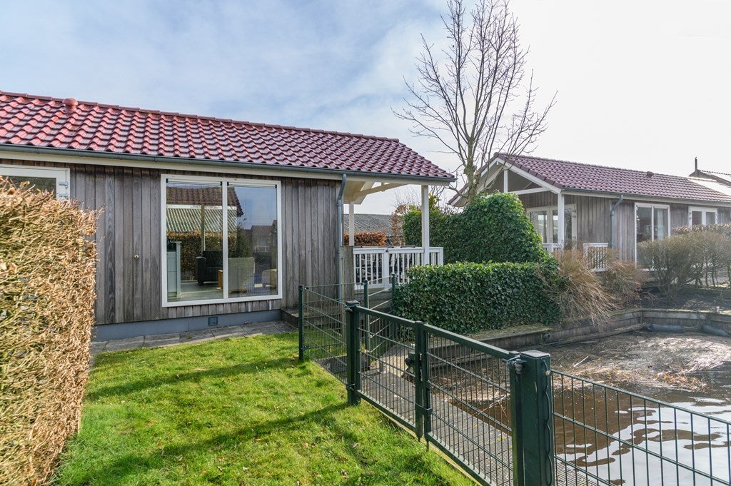 Vrijstaande woning te koop: Meinesleatwei 14, Akkrum