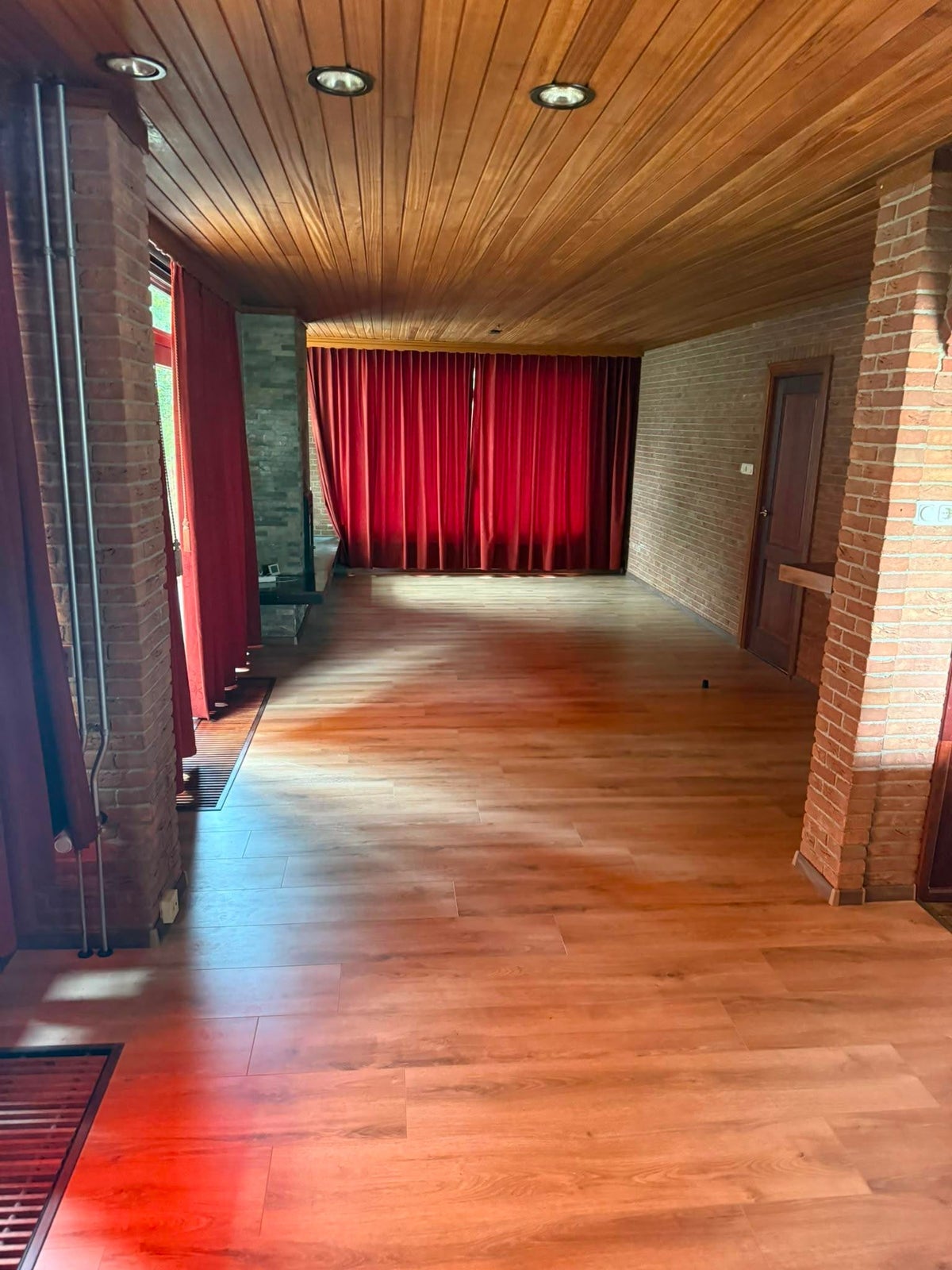 Woonhuis aan de Vierambachtenkade Z.Z. in Spijkenisse