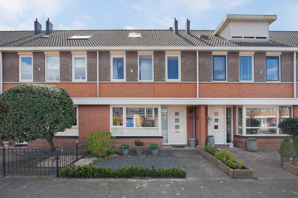 Huis te koop Parkweg 1 298 in Hellevoetsluis voor € 242.000 k.k.