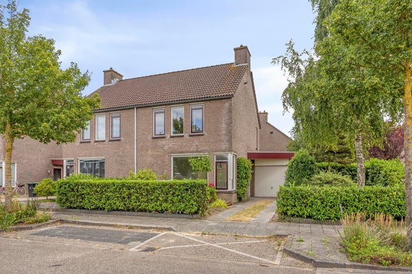Huis Martinus Nijhofflaan in Kloetinge