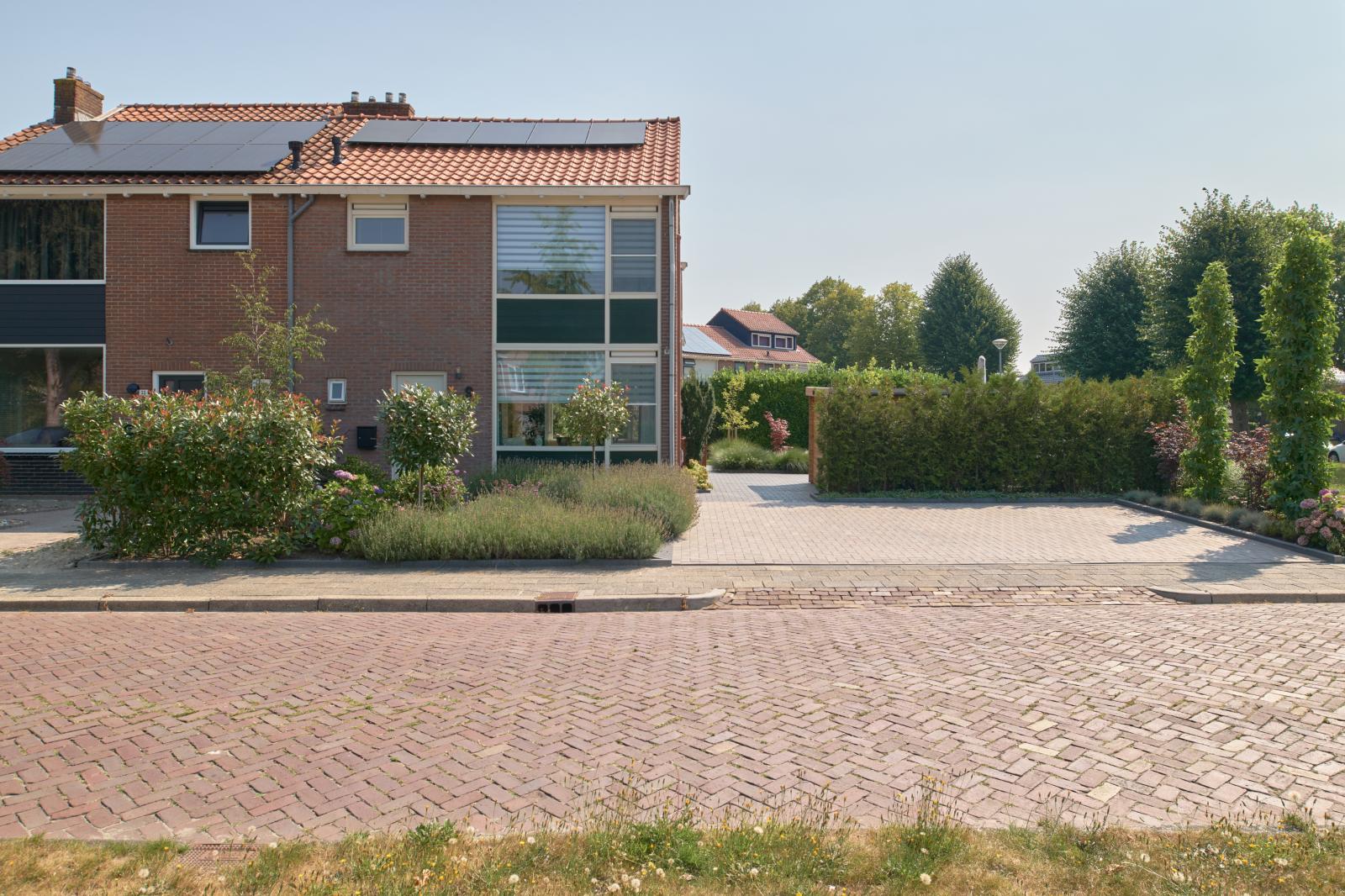 Huis Cederlaan 9 in Roden