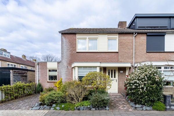 Almarestraat 13 in Bunschoten-Spakenburg