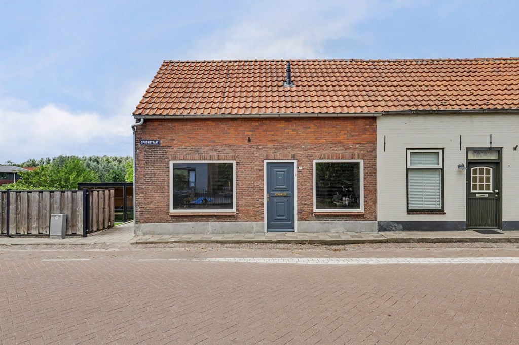 Huis Spoorstraat 30 in Hooge Zwaluwe