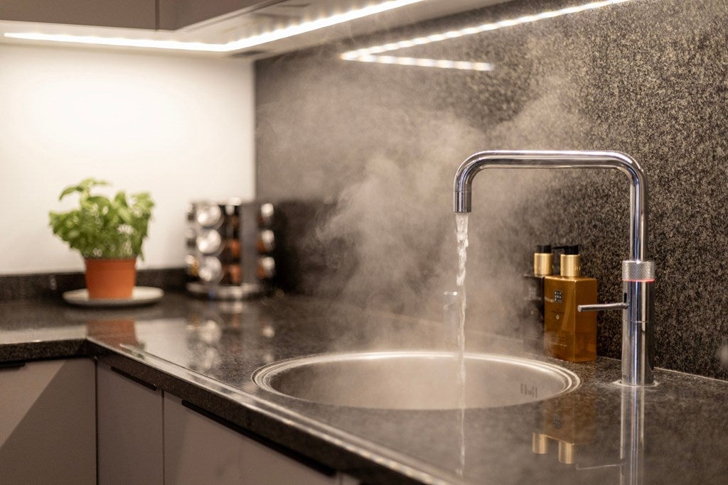 Tussenwoning te koop: Gaspeldoornlaan 1A, Valkenswaard