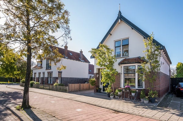 Huis te koop Stationsweg 3 in Oude-Tonge voor € 369.500 k.k.