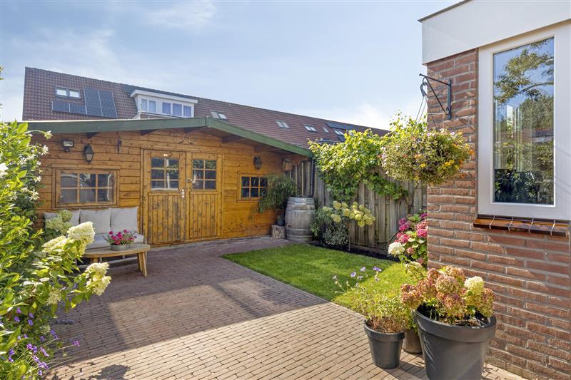 Hoekwoning te koop: Korenstraat 111, Purmerend