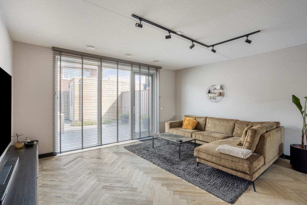 Tussenwoning te koop: Aan het Stichelen 4, Roermond