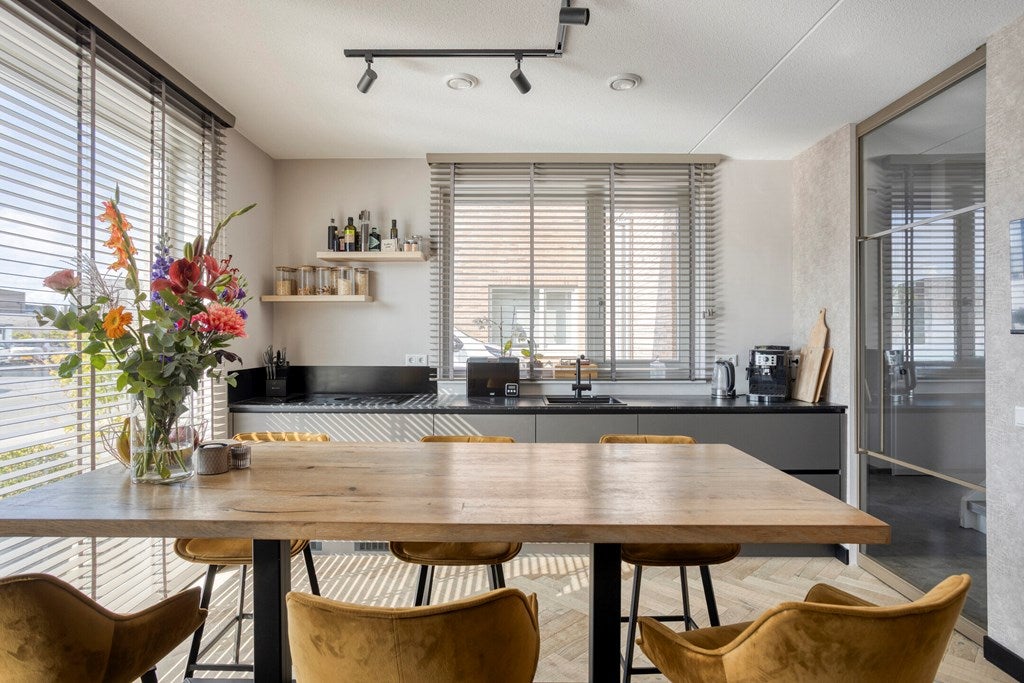 Tussenwoning te koop: Aan het Stichelen 4, Roermond
